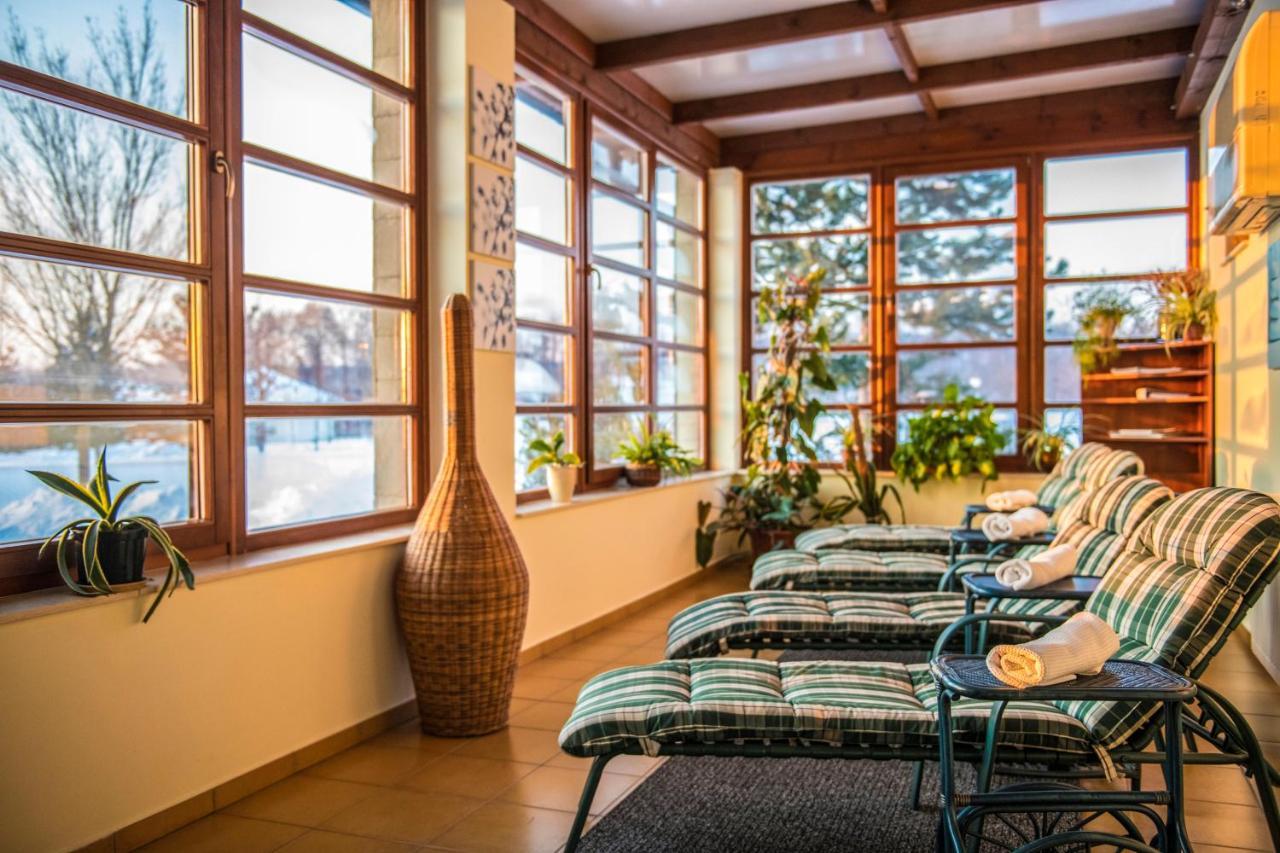 Hotel Forest Hills Zirc Bagian luar foto