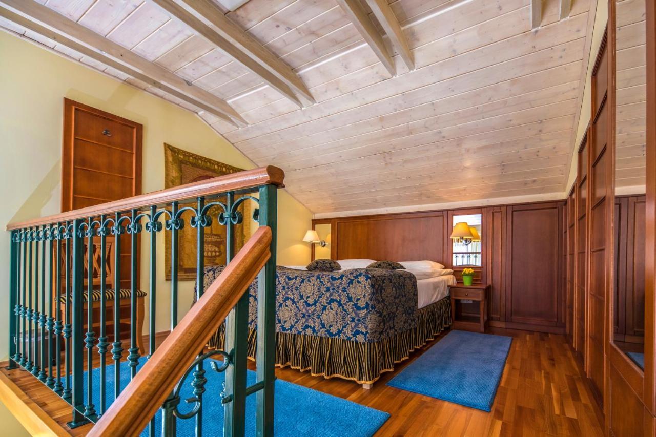 Hotel Forest Hills Zirc Bagian luar foto
