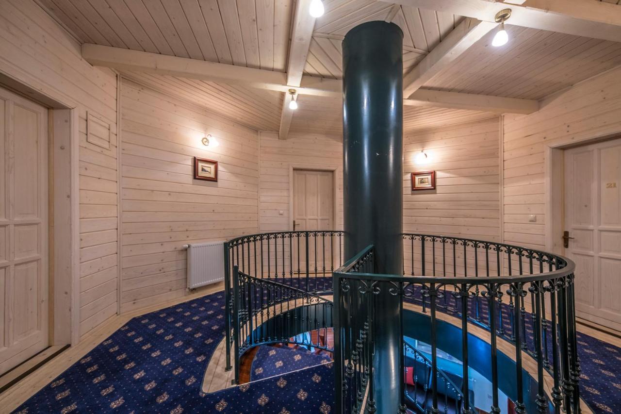 Hotel Forest Hills Zirc Bagian luar foto