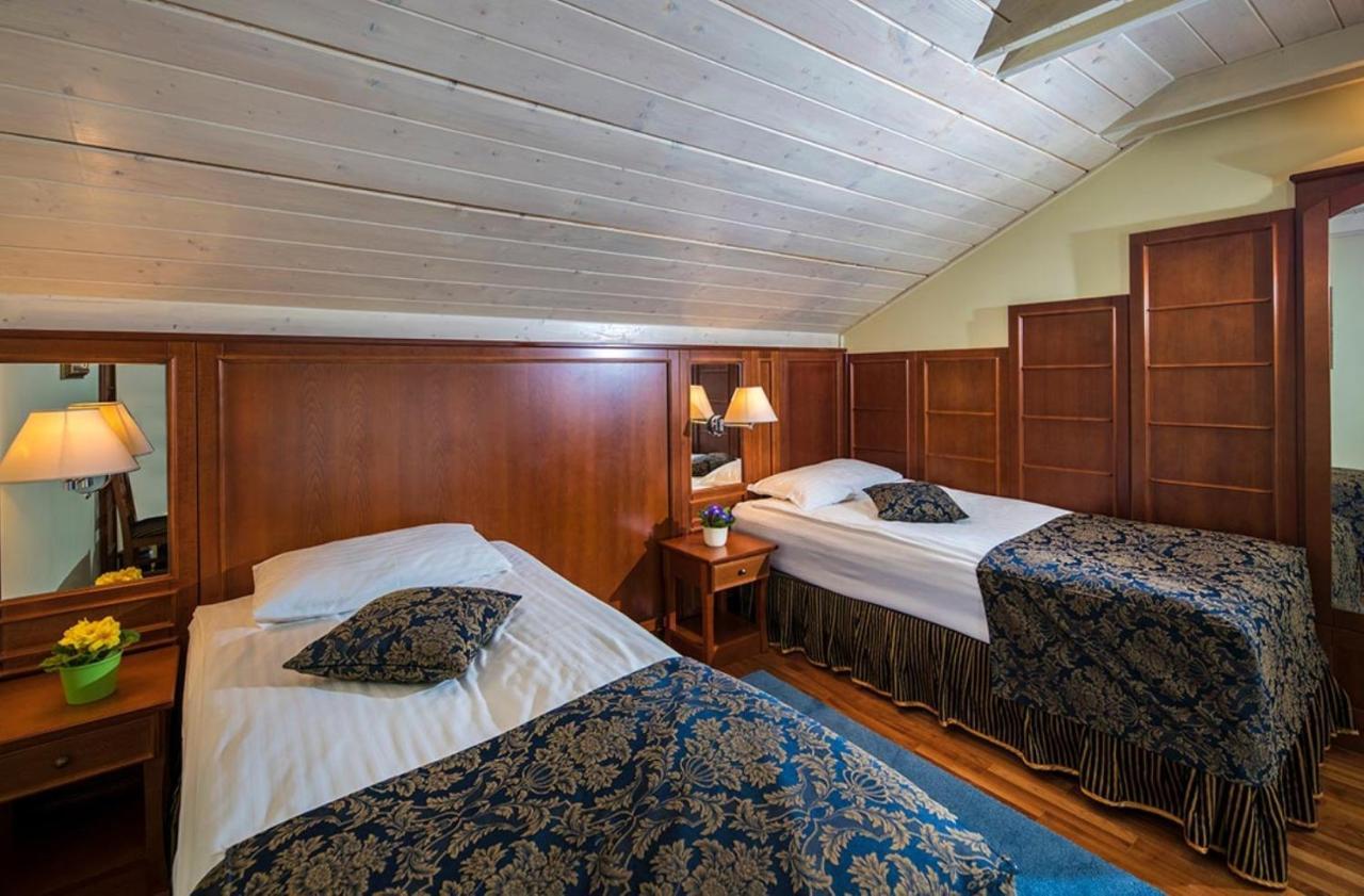 Hotel Forest Hills Zirc Bagian luar foto