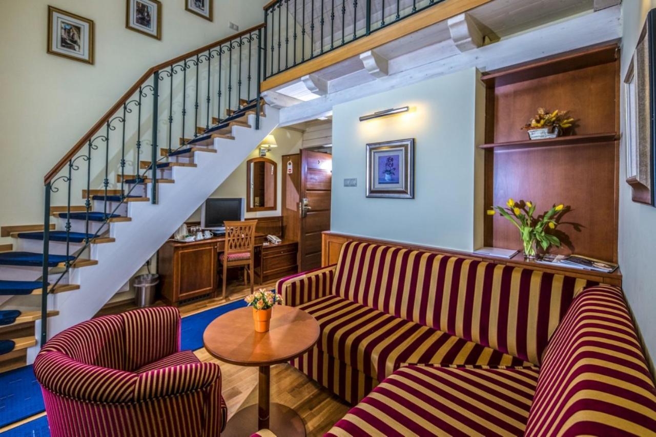 Hotel Forest Hills Zirc Bagian luar foto