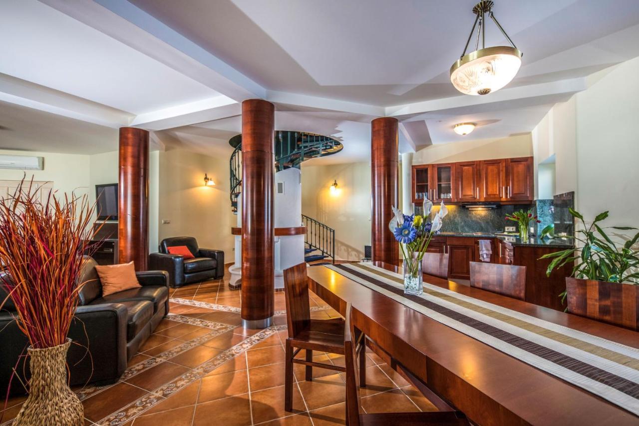 Hotel Forest Hills Zirc Bagian luar foto