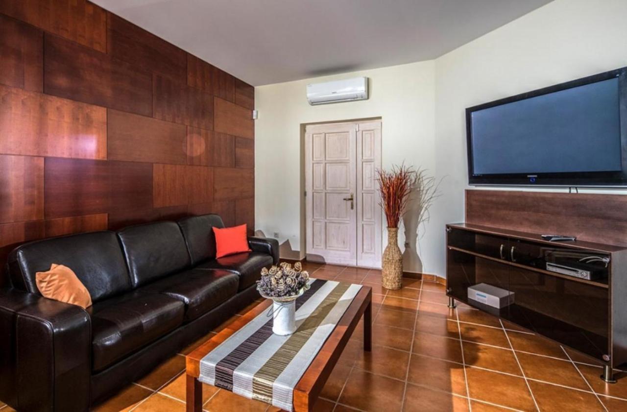 Hotel Forest Hills Zirc Bagian luar foto