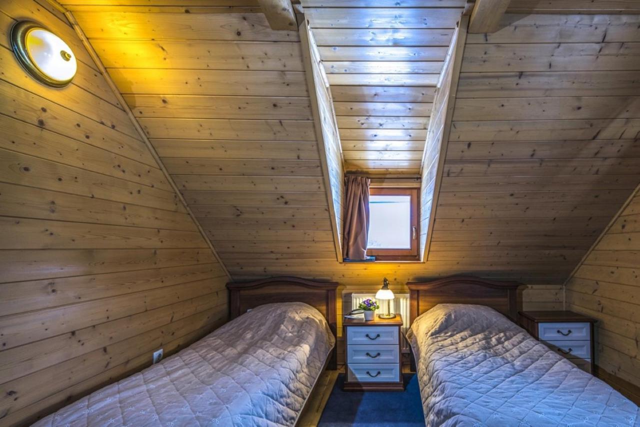 Hotel Forest Hills Zirc Bagian luar foto