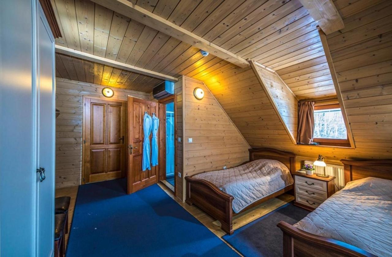 Hotel Forest Hills Zirc Bagian luar foto