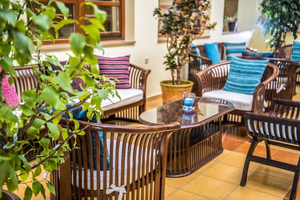 Hotel Forest Hills Zirc Bagian luar foto