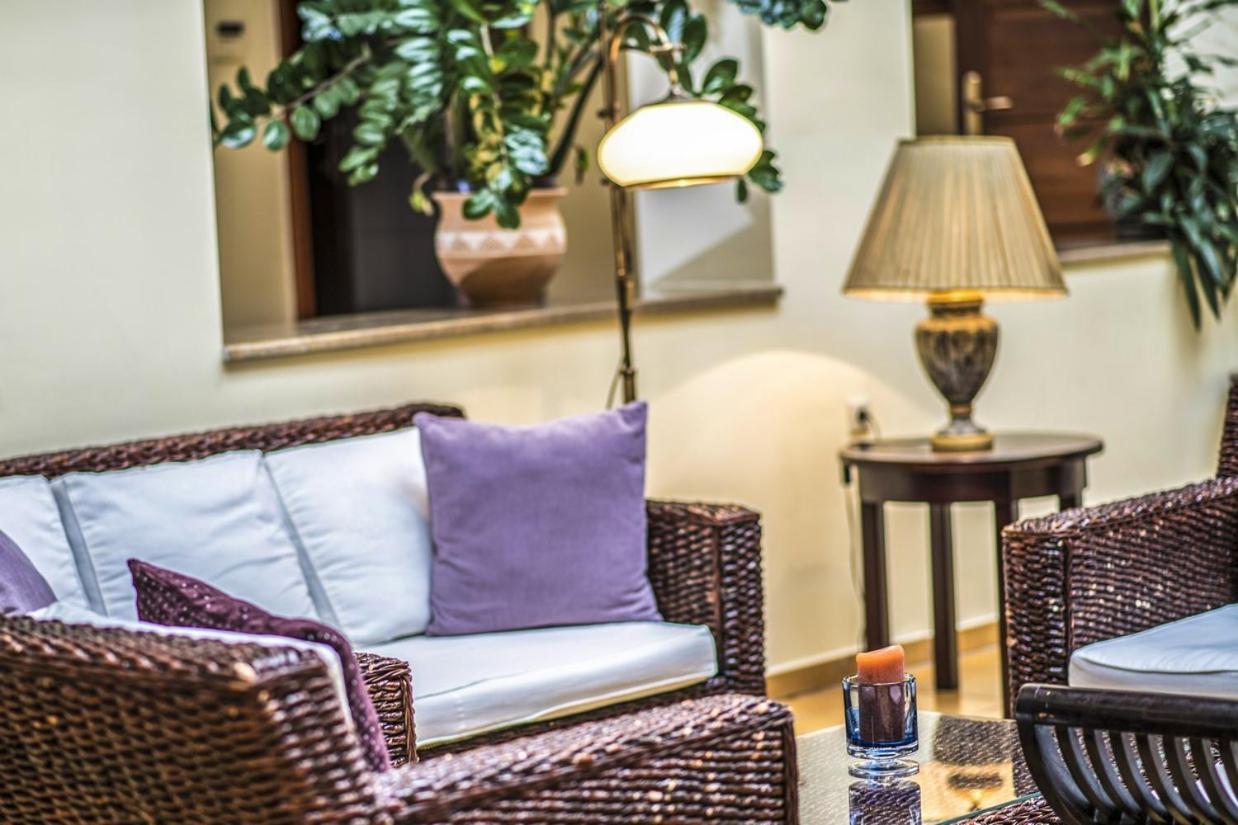 Hotel Forest Hills Zirc Bagian luar foto