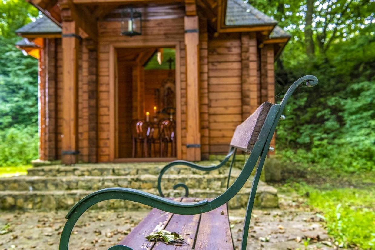 Hotel Forest Hills Zirc Bagian luar foto
