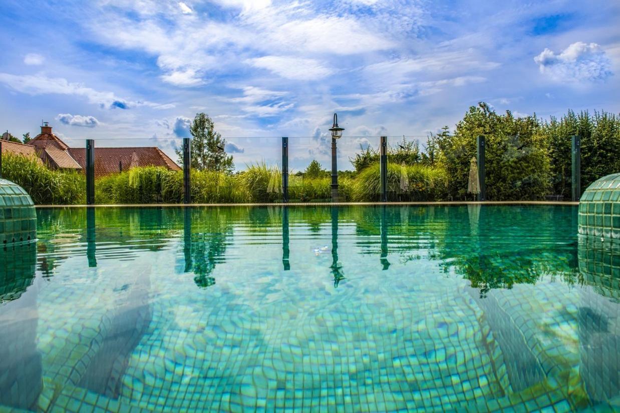 Hotel Forest Hills Zirc Bagian luar foto